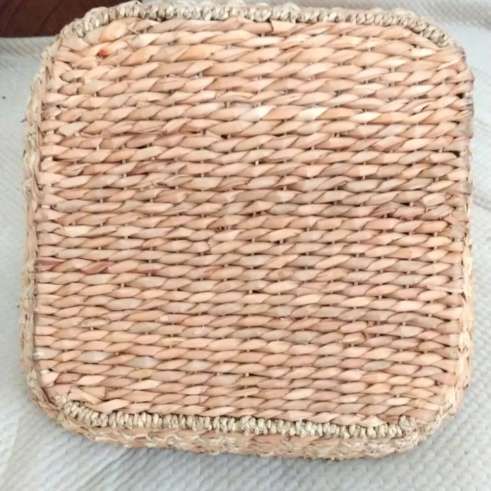 Woven Basket with Plush Cushion Pet Bed Excellent Condition